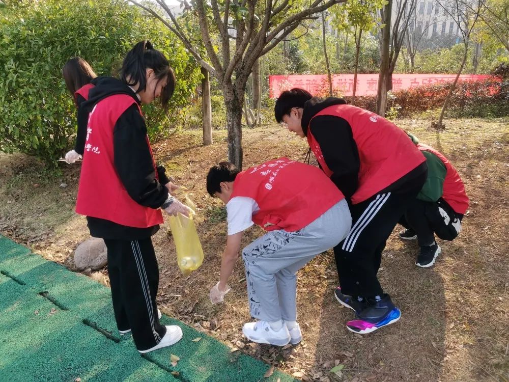 开云网页版页面登录航空工程系组织开展“弘扬雷锋精神,争当志愿者”活动