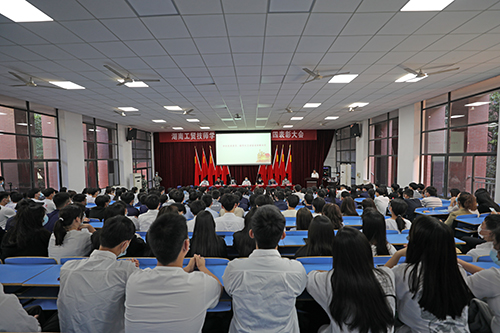 开云网页版页面登录举行庆祝建团100周年暨“五四”表彰大会