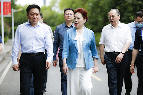 省人社厅党组书记、厅长唐白玉一行到开云网页版页面登录调研湖南省第一届职业技能大赛筹备情况