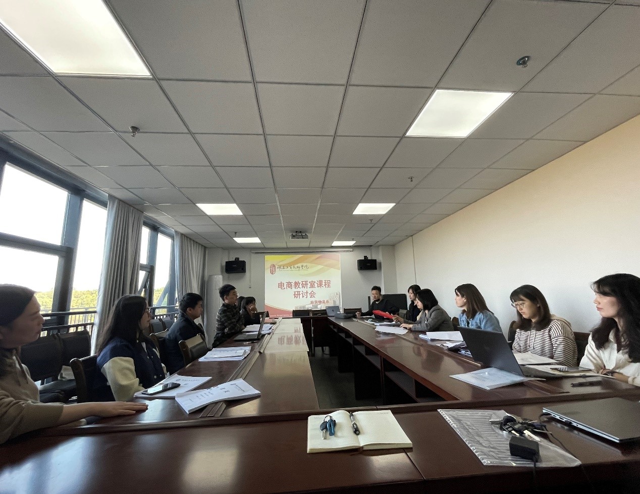 开云网页版页面登录经贸物流系电子商务专业举办教学研讨会