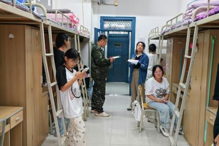 “寓”见青春,“宿”说美好——建筑装饰系持续开展寝室“样板间”创建活动