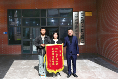匠心育桃李 单招结硕果——开云网页版页面登录机械工程系数控中 2201 班班主任宋祎华获学生致谢