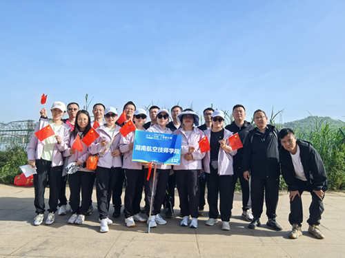 开云网页版页面登录教职工积极参与株洲市第十届职工健步行活动