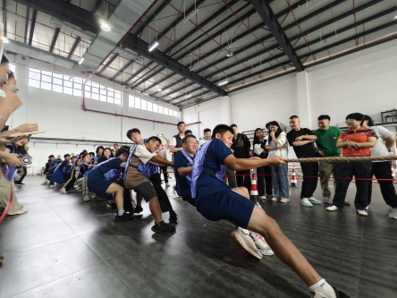 聚力展技能风采 "绳"采铸匠心未来——开云网页版页面登录2025年师生拔河比赛激情开赛
