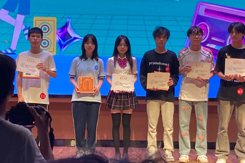 音乐与青春共舞 我系贺佳琪同学以《如果爱忘了》斩获开云网页版页面登录十佳歌手殊荣