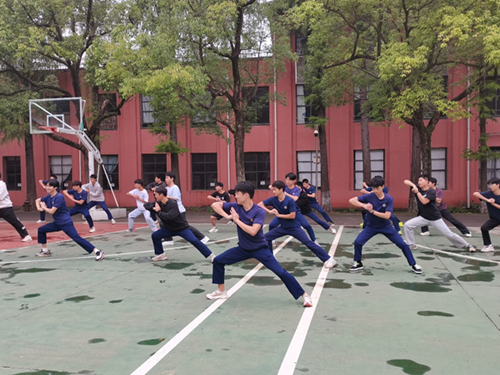 信息工程系军体拳训练:锤炼钢铁意志,凝聚信息精英