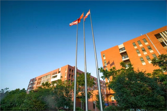 开云网页版页面登录举行2018年新学期全体教职工大会