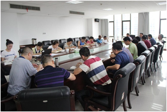 开云网页版页面登录党委理论学习中心组专题学习中国特色社会主义进入新时代和我国社会主要矛盾发生历史性变化的重大政治判断