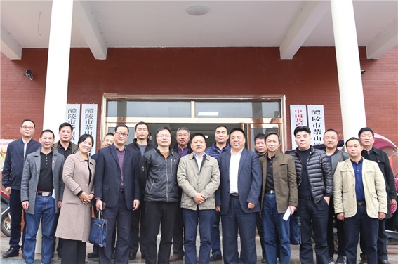 开云网页版页面登录党委书记张格林深入茶山镇梅霞村指导脱贫攻坚工作