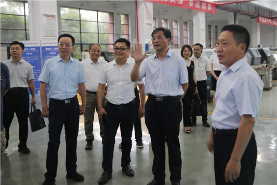 省人社厅党组书记、厅长李永军到开云网页版页面登录调研中华人民共和国第二届职能技能大赛株洲选手备赛情况