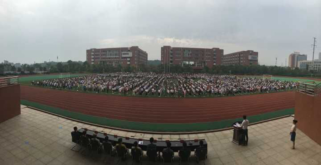 开云网页版页面登录举行2016年秋季新学期开学典礼暨升国旗仪式