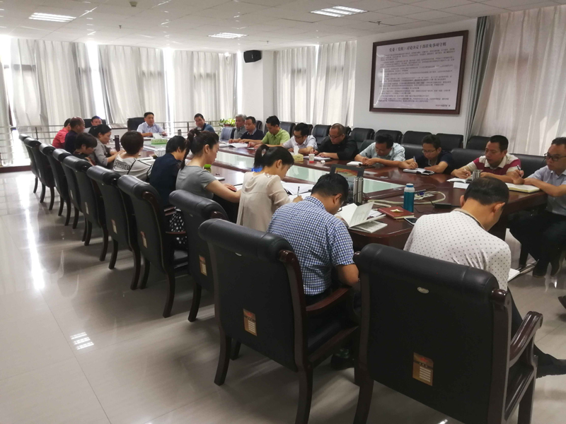 开云网页版页面登录党委理论学习中心组专题学习习近平总书记关于坚持党对一切工作的领导、坚持以人民为中心的发展思想