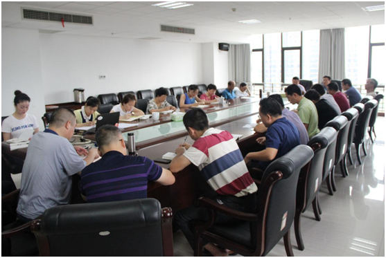 开云网页版页面登录党委理论学习中心组专题学习中国特色社会主义进入新时代和我国社会主要矛盾发生历史性变化的重大政治判断