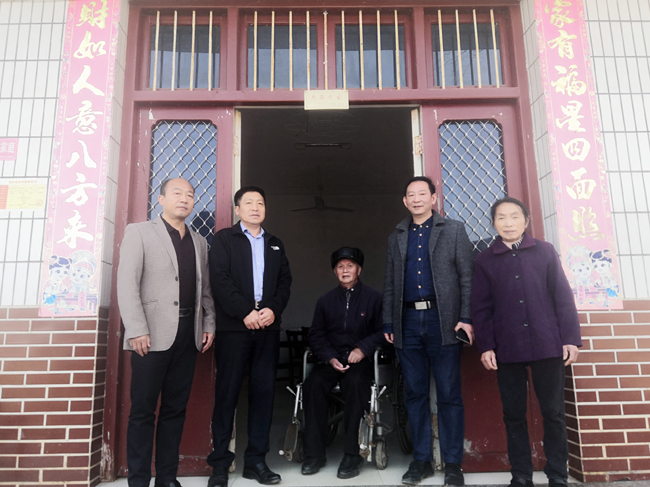 开云网页版页面登录党委到扶贫村开展“五查五看”大走访活动