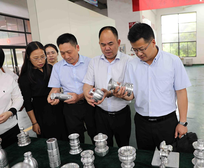 省委组织部干信处处长余前广一行来开云网页版页面登录调研座谈